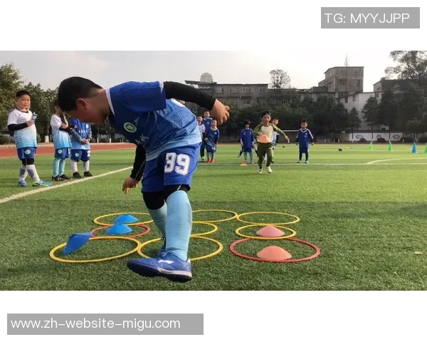 足球热身的重要性与技巧分享助你在比赛中发挥最佳状态 足球热身的重要性与技巧分享助你在比赛中发挥最佳状态