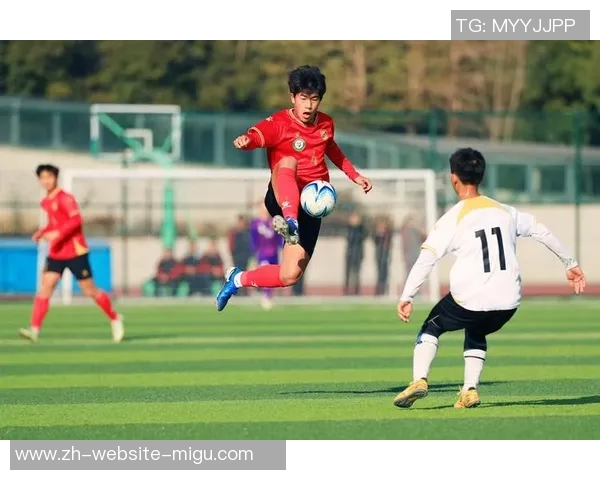 足球黑人在绿茵场上的奋斗与荣耀展现了体育的力量与包容性